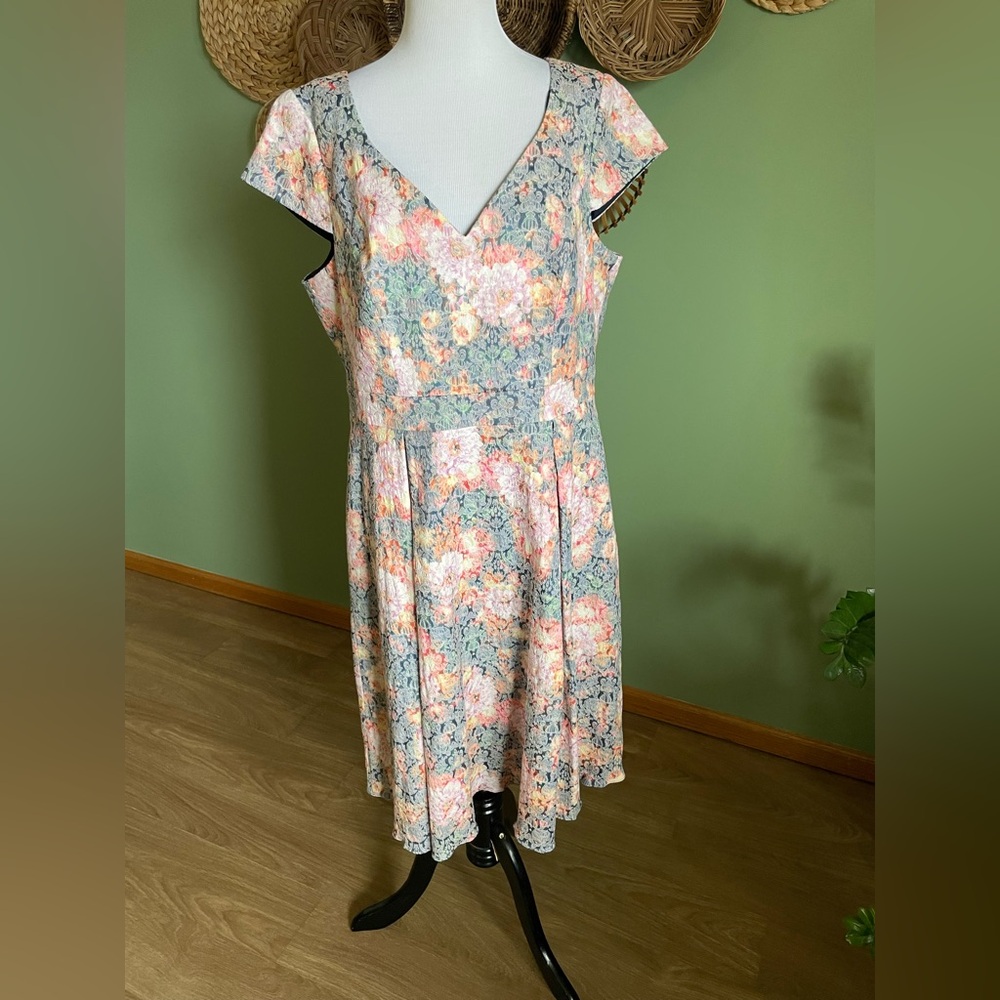 Floral V-Neck Elegant Floral Dress